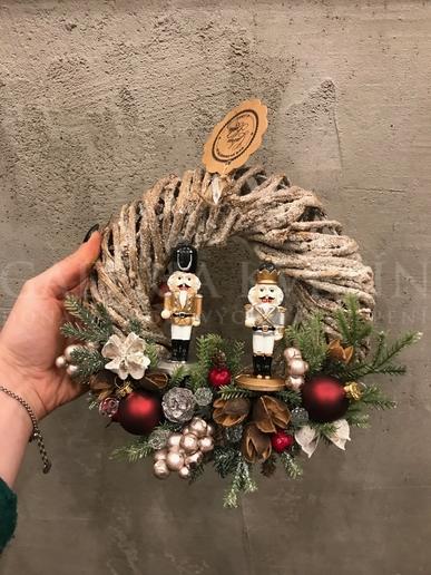 Wreath to hang A tin soldier